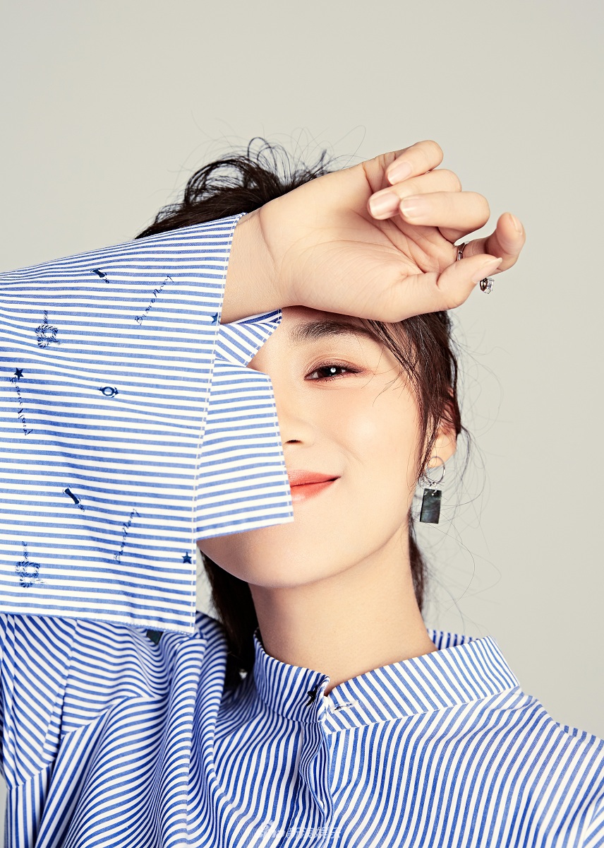 安悦溪妆容清淡眼神清澈 满满都是戏