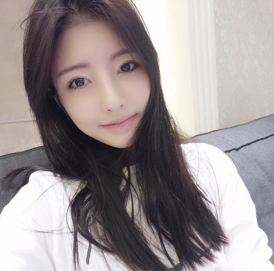 组图各自各精彩豆得儿三里屯牵手高个帅哥叫板王思聪