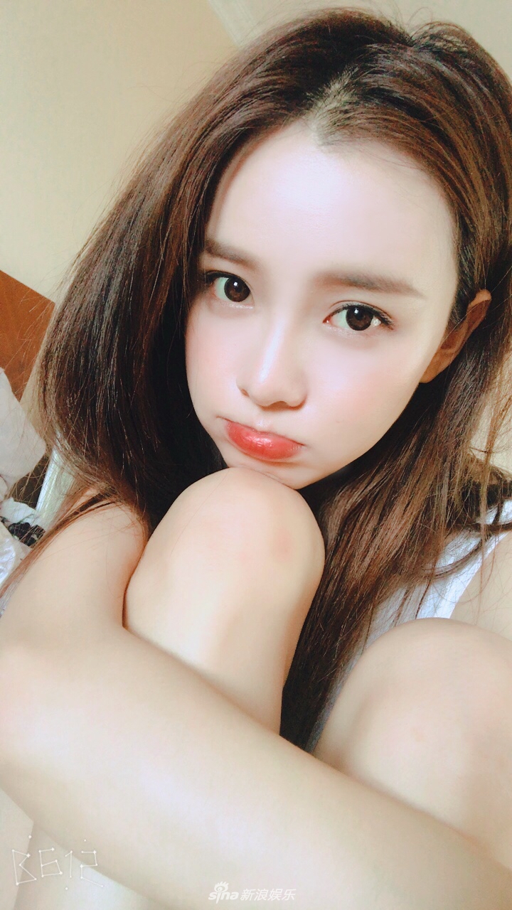 组图元气少女黄一琳晒自拍尽展调皮可爱校花风