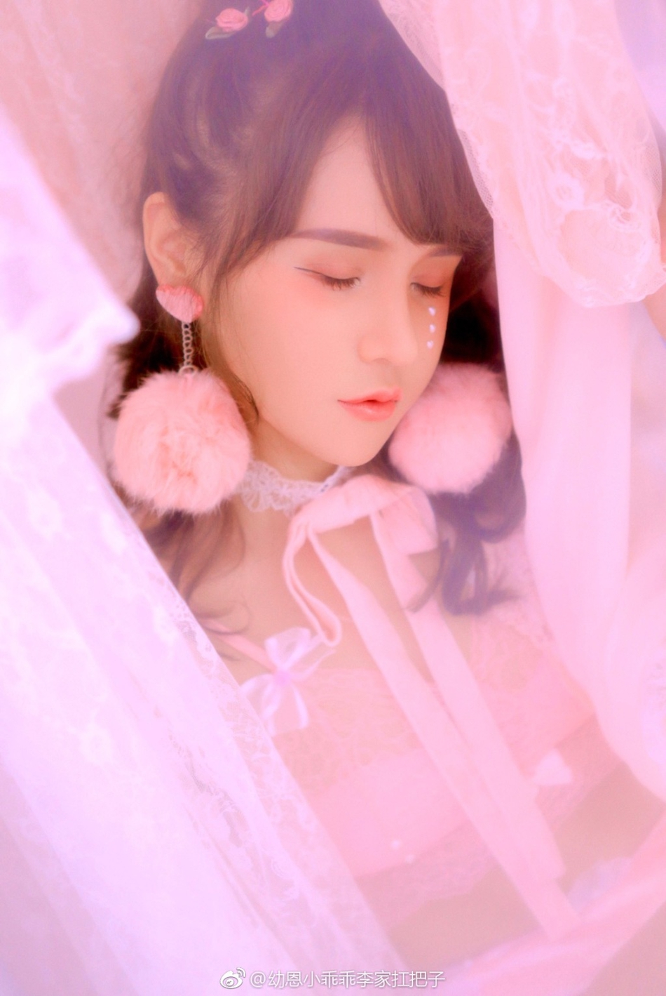 网红李幼恩粉色写真魅惑撩人