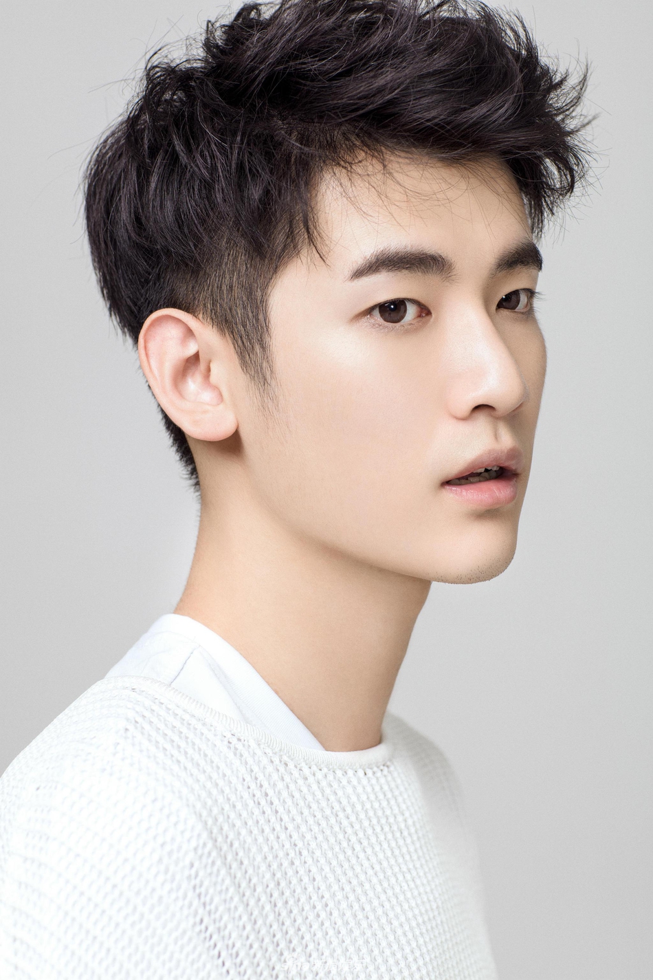 组图:寇振宇慵懒风写真惬意随性 尽显温暖少年感_高清图集_新浪网