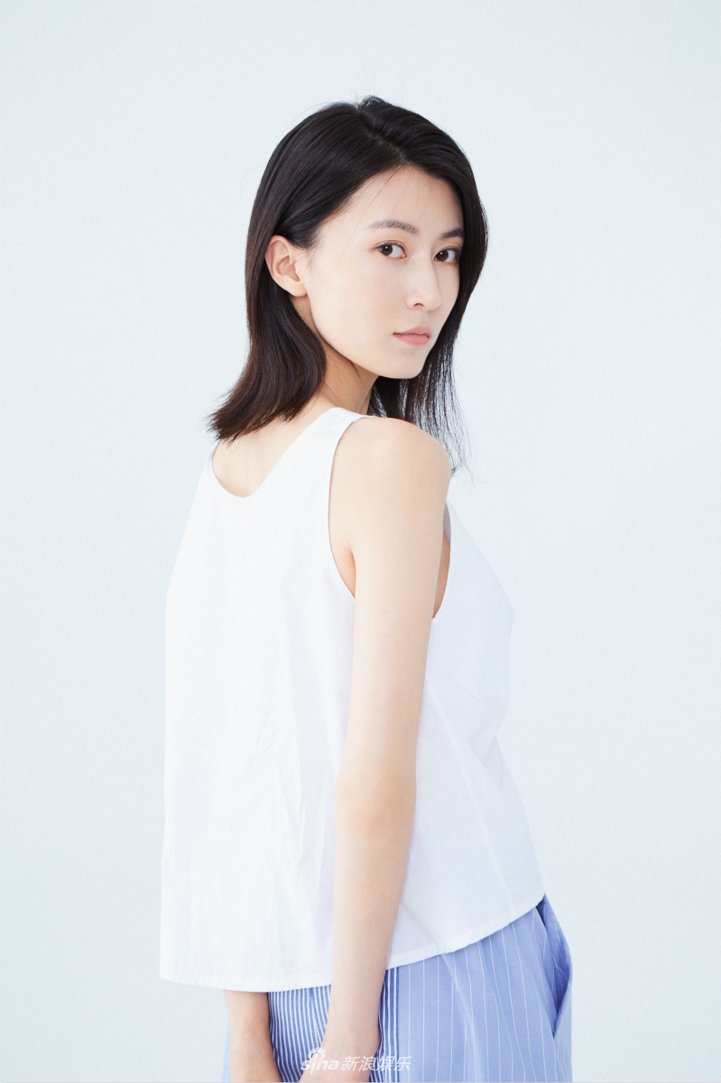 组图:刘璐性感百变侧颜迷人 气质文艺眼神清澈