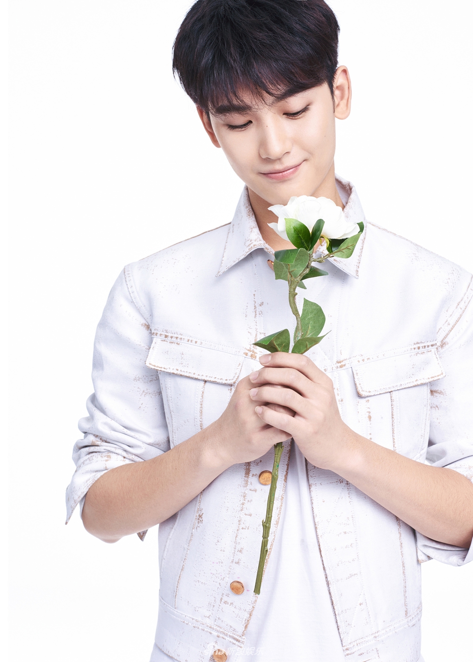 组图:黄俊捷展翩翩少年风采 花样少年青春绽放