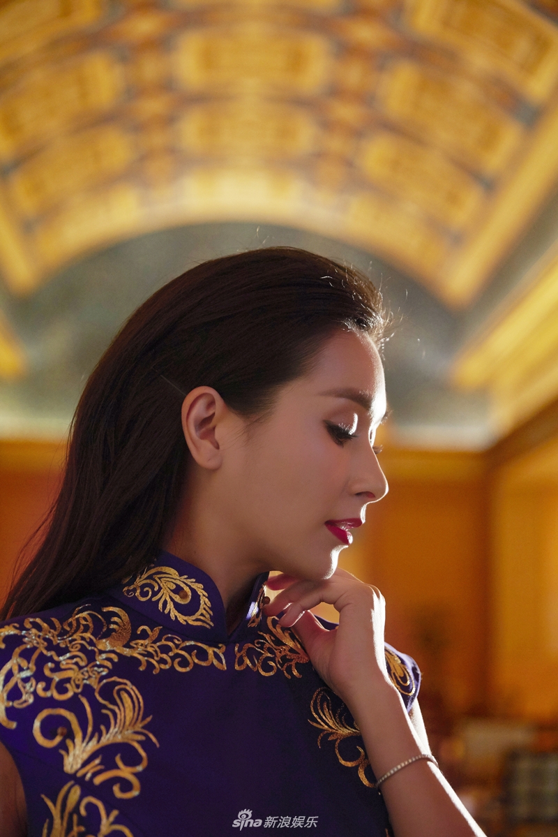 组图:杨恭如旗袍大片高贵优雅 尽显东方女性魅力