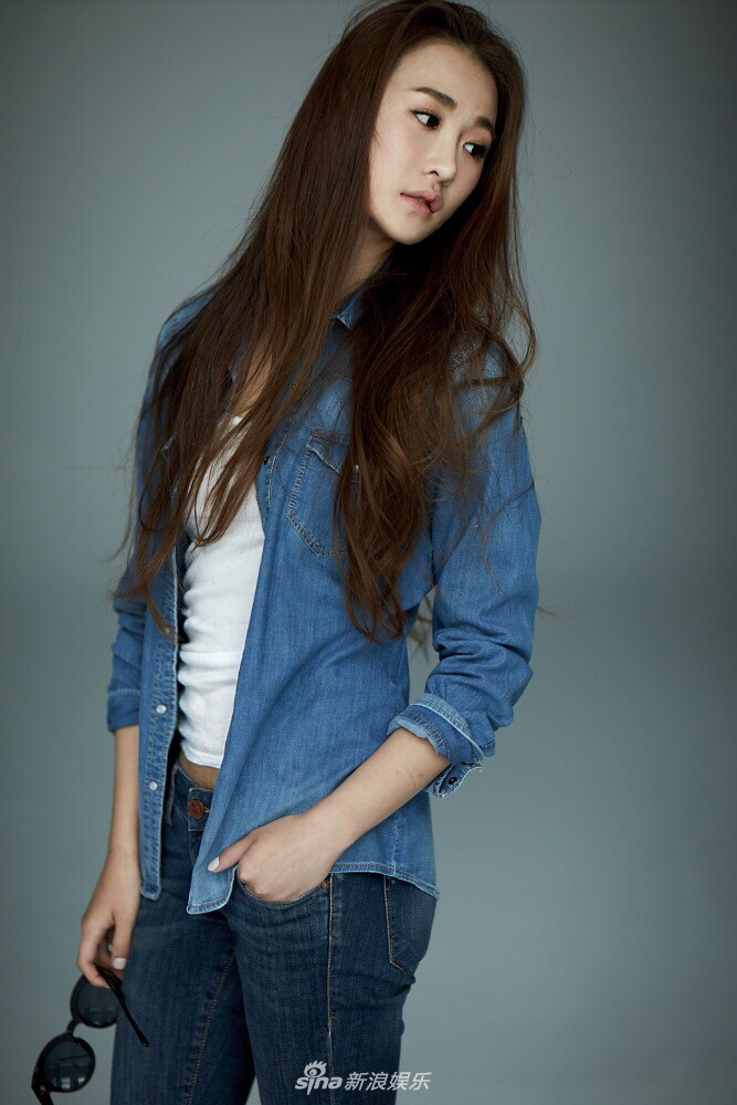 组图:演员冯齐全新写真曝光 白色t恤尽显简约风_高清图集_新浪网