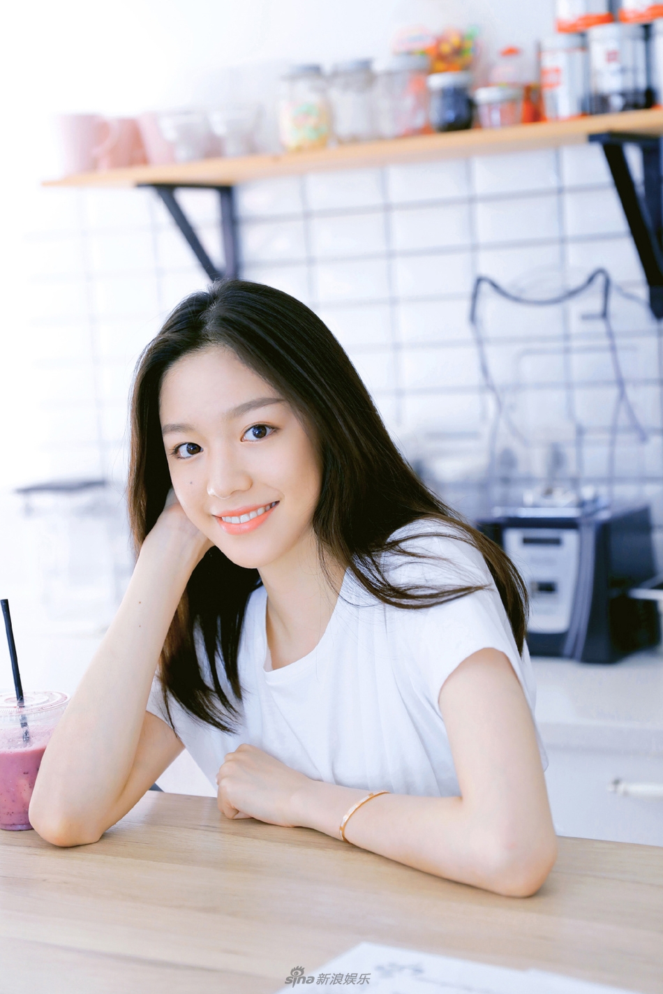 拿什么比baby好看啊?太捧了吧?