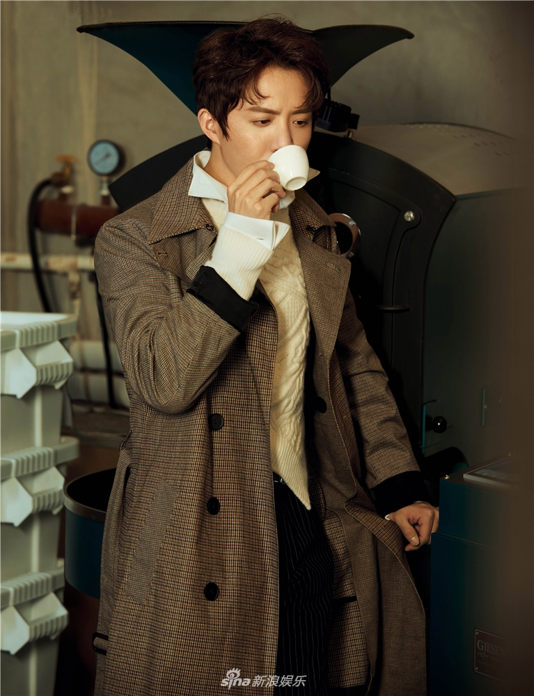 组图:钢琴王子李云迪展复古时尚 尽显优雅魅力