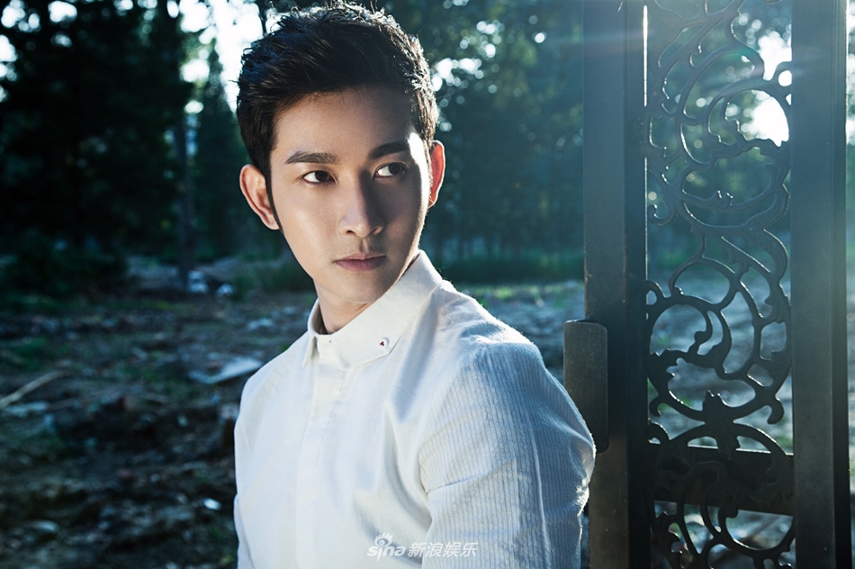 组图:郭鑫酷帅大片曝光 简约型男魅力十足