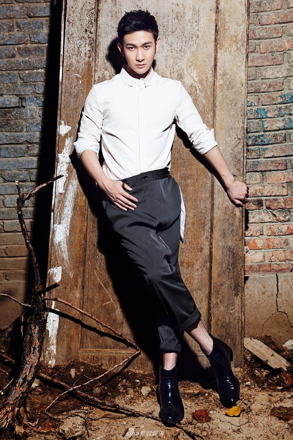 组图:郭鑫酷帅大片曝光 简约型男魅力十足