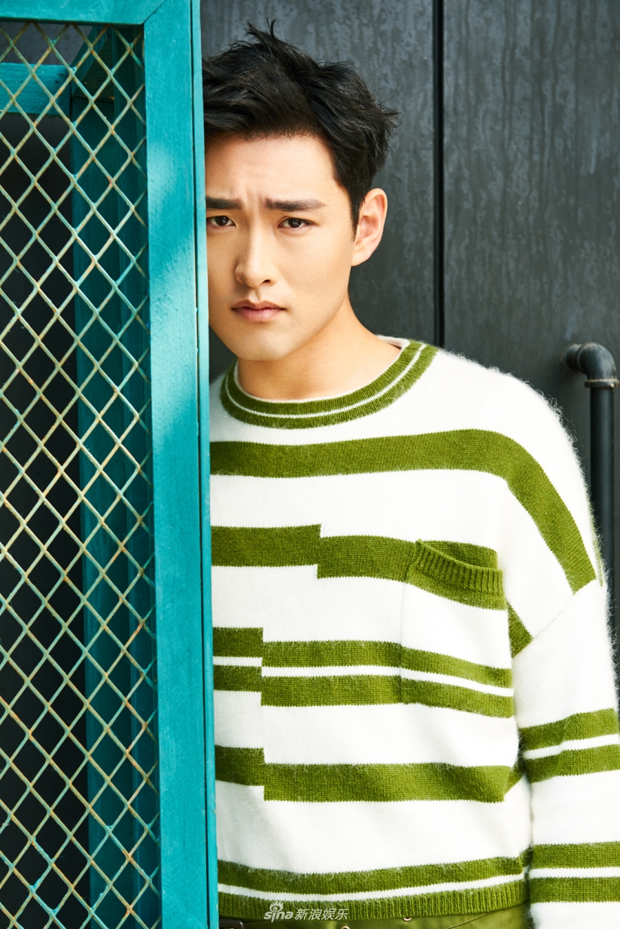 组图:王彦霖曝早秋写真 阳光清新展高暖微笑_高清图集_新浪网