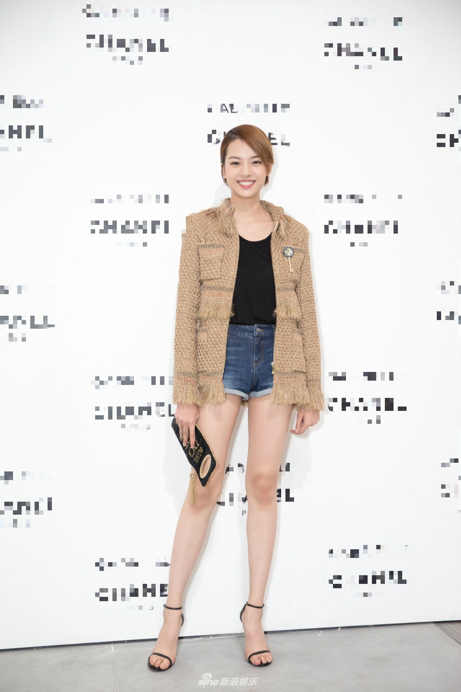 组图:张艺上亮相品牌活动 活泼灵动展现法式风情