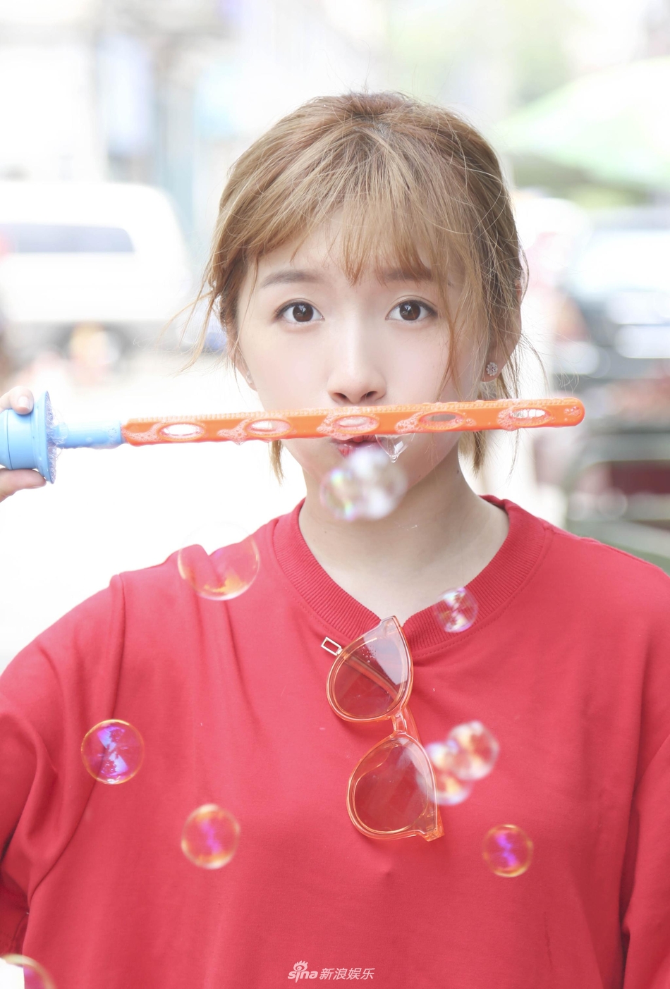 鬼马少女李浩菲演绎活力小太阳 尽显俏皮灵动