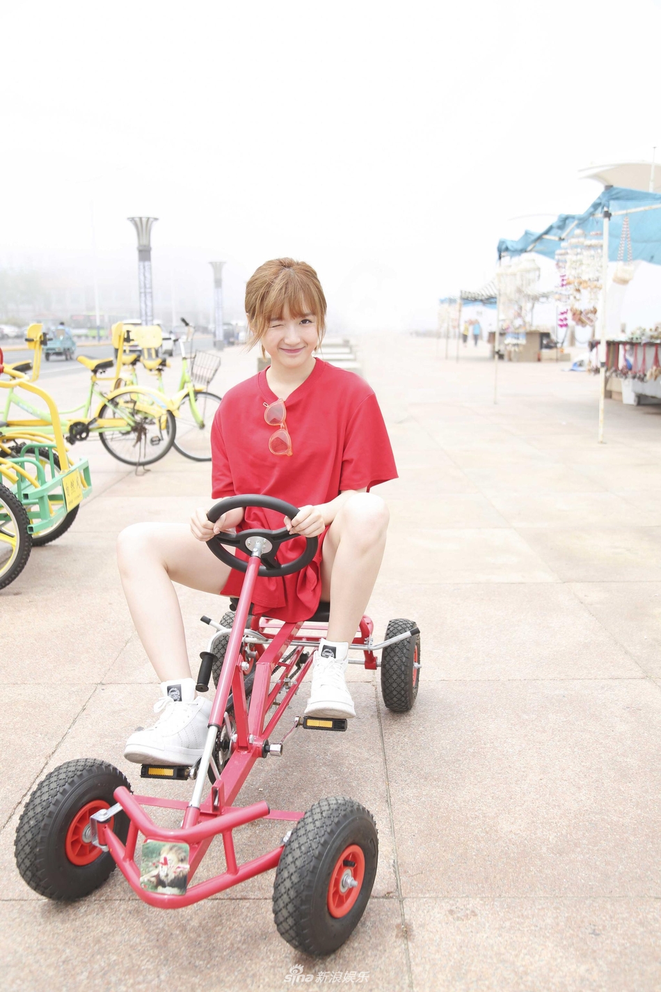 鬼马少女李浩菲演绎活力小太阳 尽显俏皮灵动