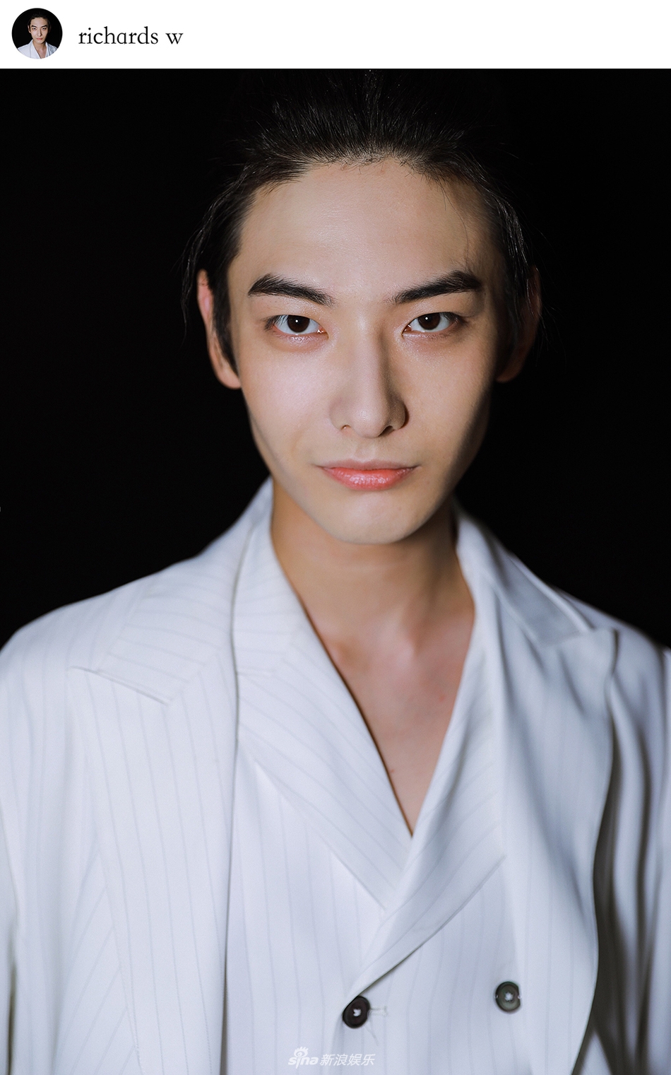 组图:"冰山王爷"王瑞昌现身上海 人气高涨