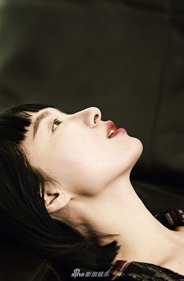 组图:杨玥冷感反差大片曝光 洒脱个性演绎真我