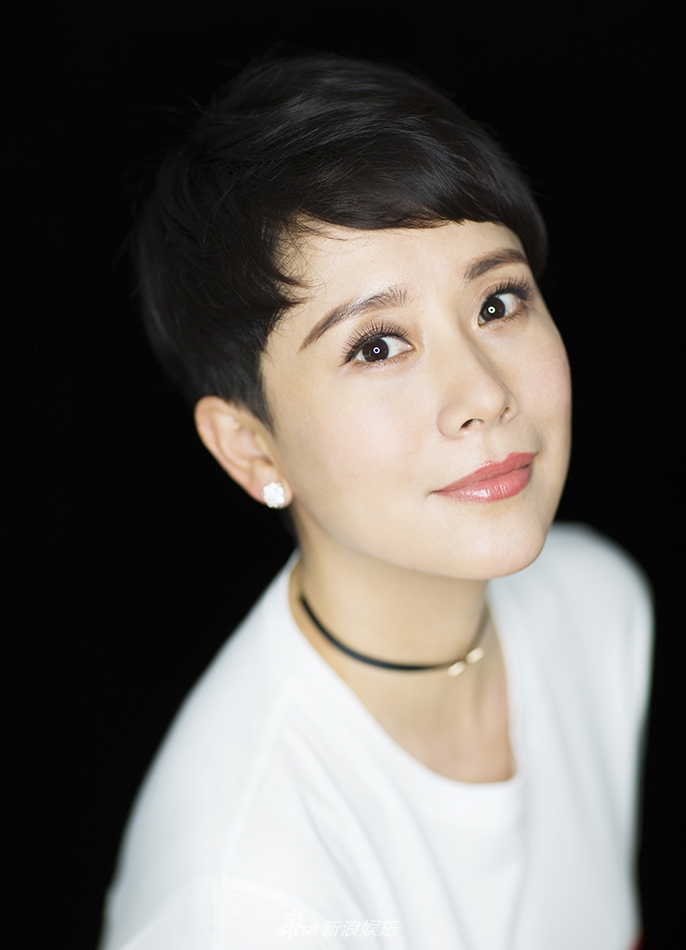 组图:海清气质大片曝光 雪肌天鹅颈似少女