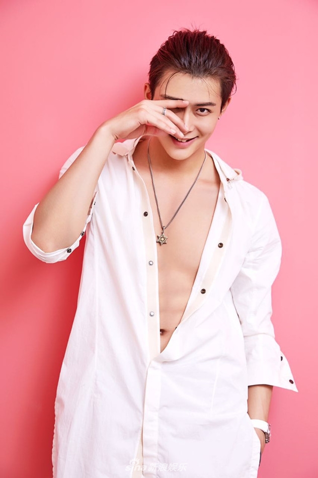 组图:张铭恩七夕写真曝光 小秀腹肌演绎清新男友风_高清图集_新浪网