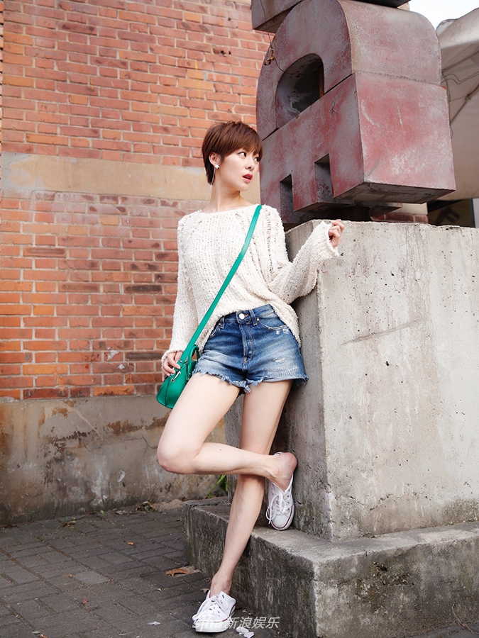 组图:王汀清爽短发活力尽现 笔直长腿夺人眼球