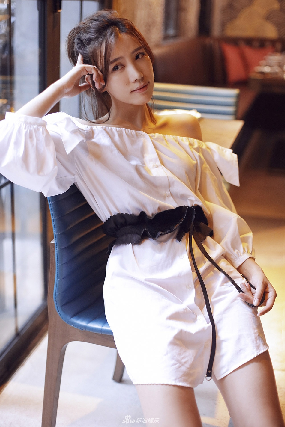 组图:施予斐一字肩甜美写真曝光 身姿婀娜女神范儿十足_高清图集_新浪