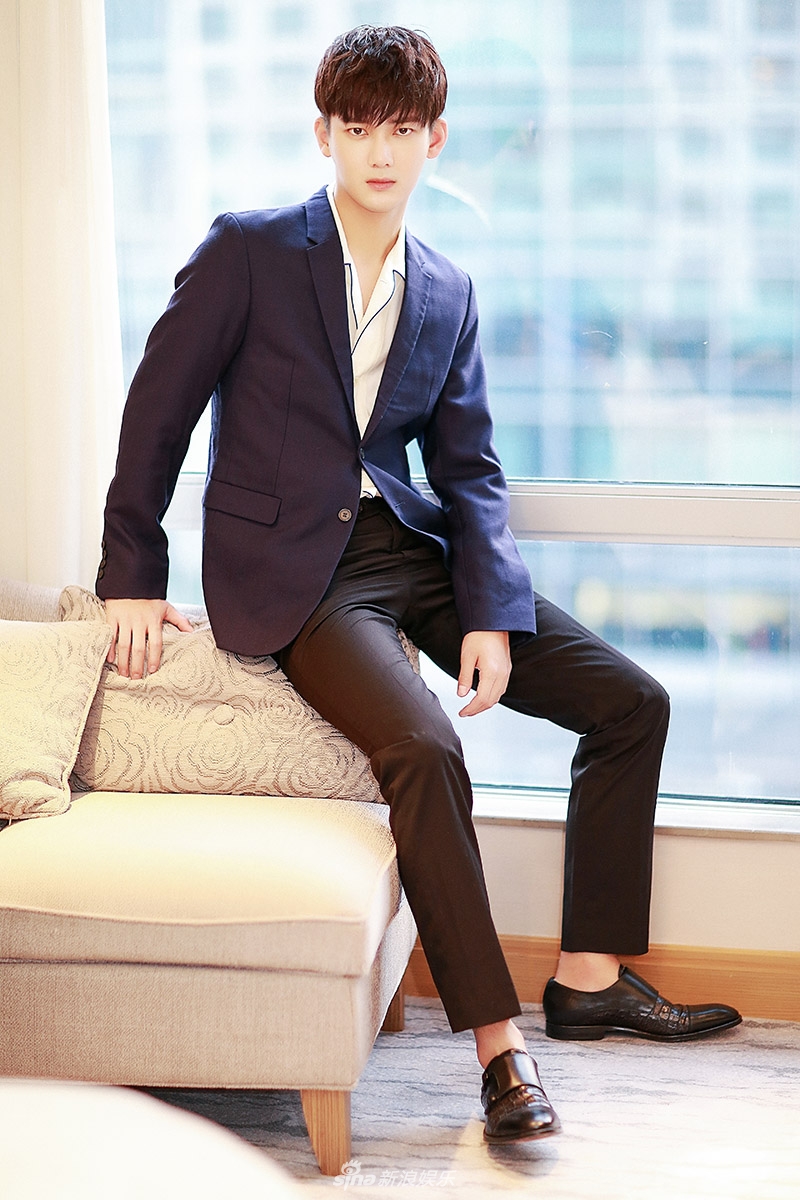 组图:熊梓淇出席活动魅力尽显 粉丝力挺人气爆棚