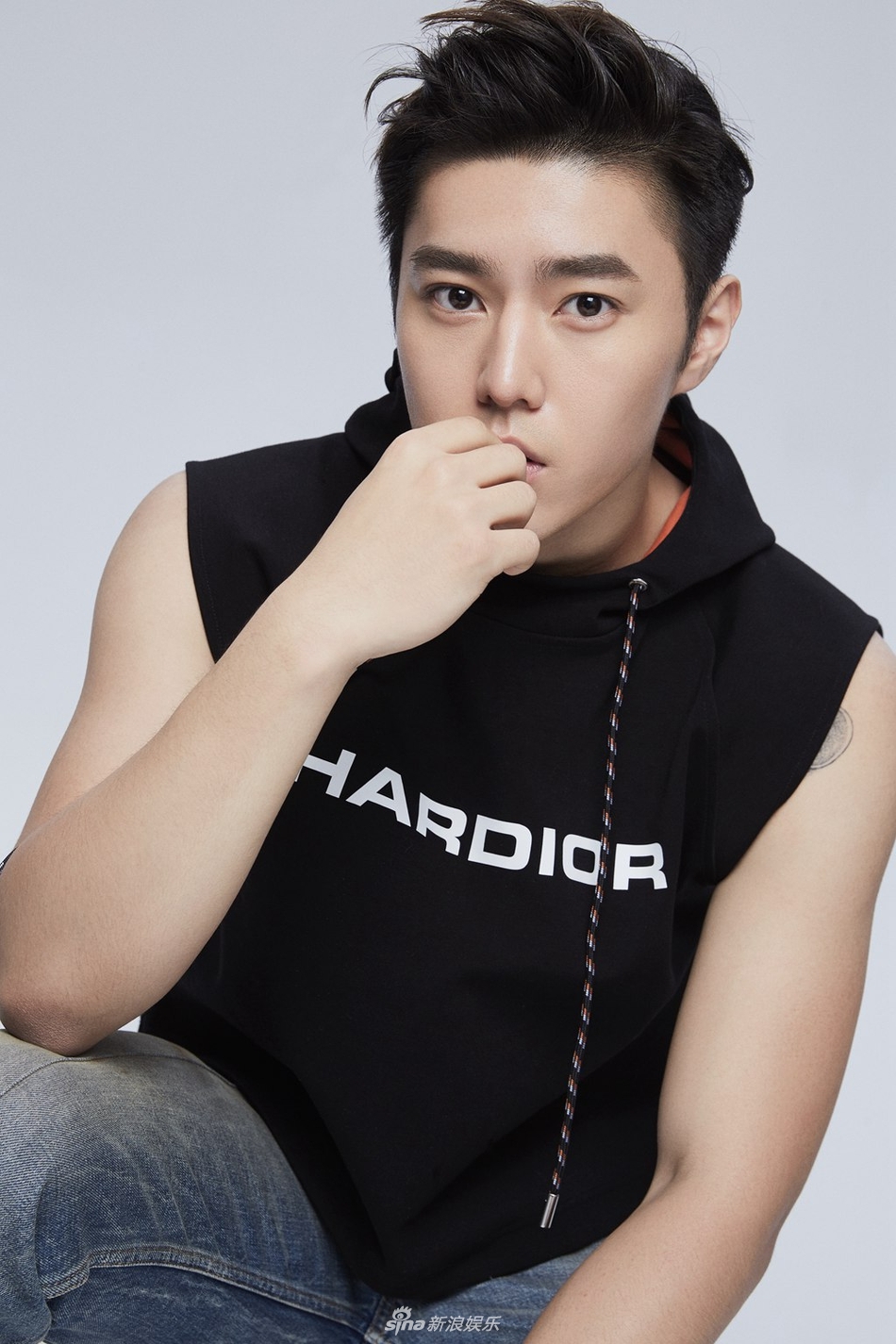 组图:赵东泽时尚运动风大片曝光 阳光帅气演绎活力型男