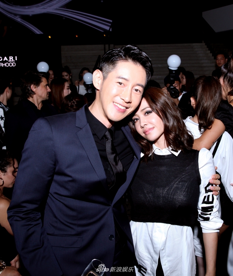 组图陈正飞助阵品牌派对与蔡依林亲密相拥