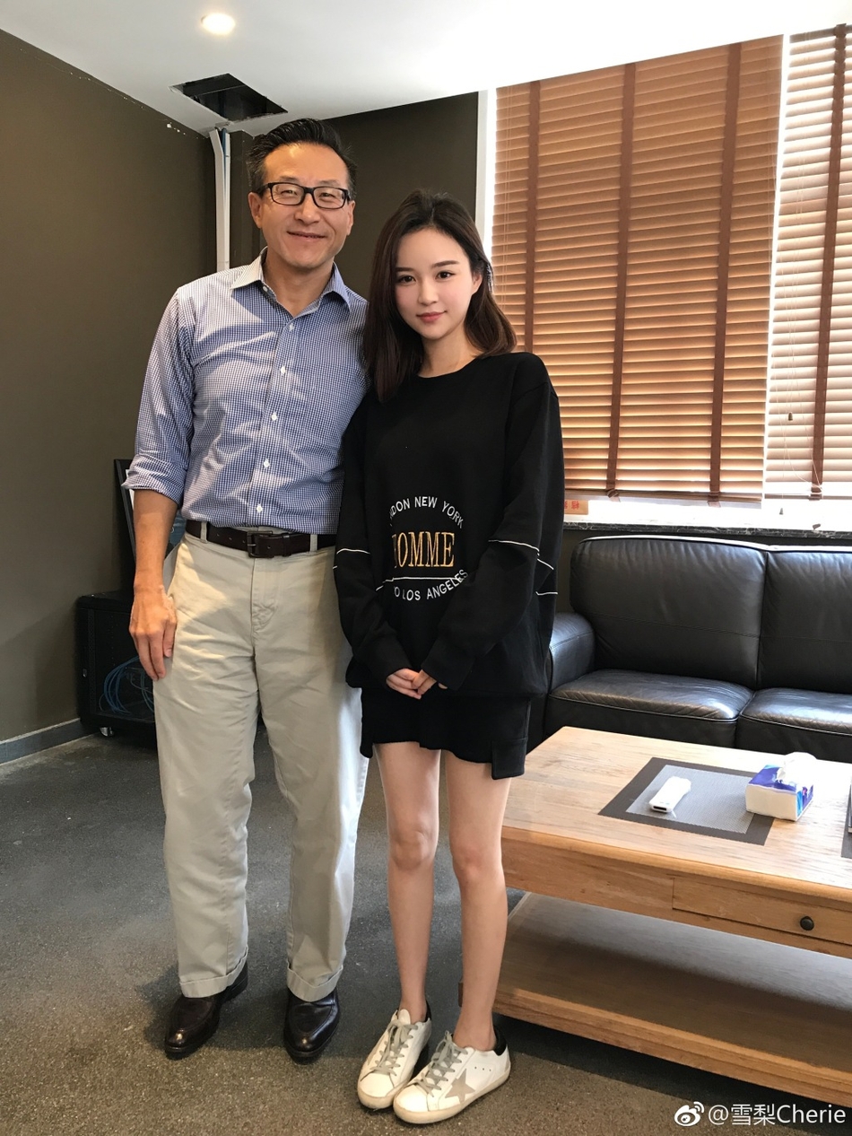 组图:雪梨张大奕拜访阿里大神 同场比美秀美腿_高清图集_新浪网