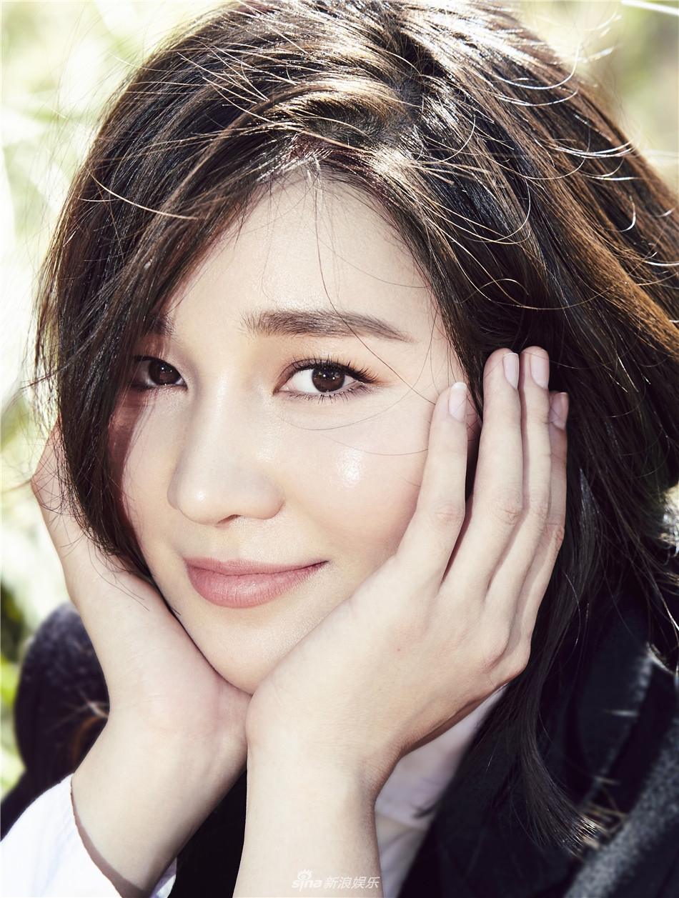 新浪娱乐讯 近日,演员蓉卓生日之际,曝光了一组大提琴写真.