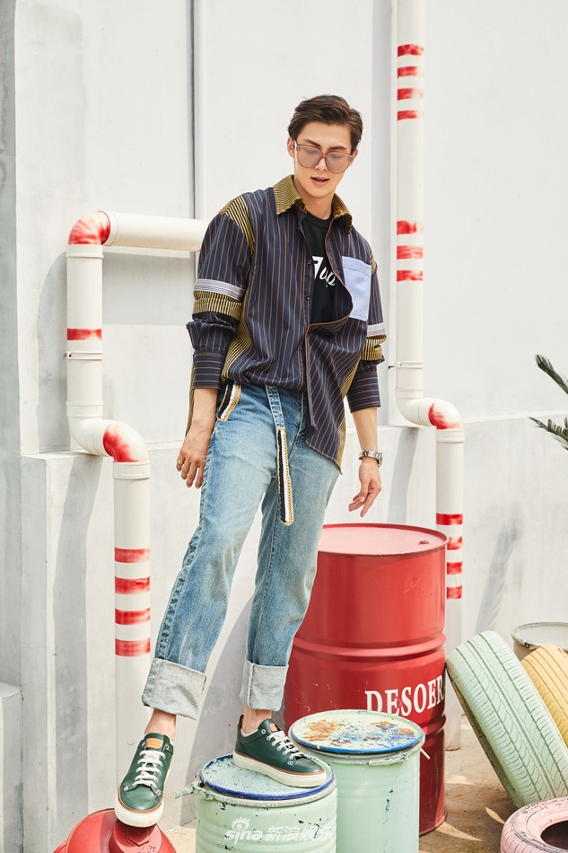 组图:张铭恩初秋写真曝光 俏皮少年定格活力青春_高清图集_新浪网