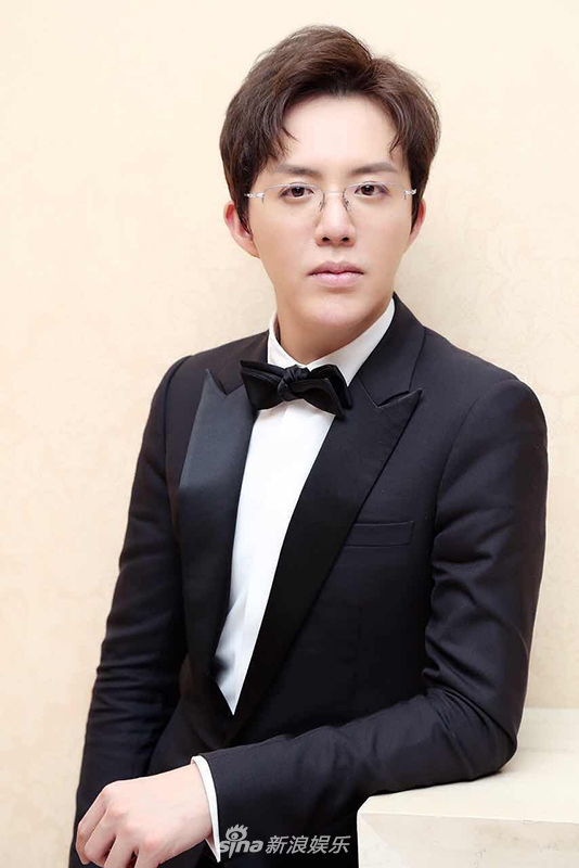 组图:李云迪亮相芭莎慈善夜 携手邓超为爱献歌_高清图集_新浪网