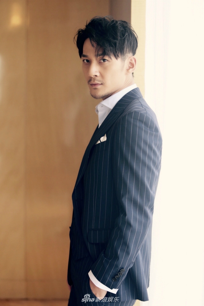 组图:张陆出席品牌活动 "酒窝型男"散发成熟魅力