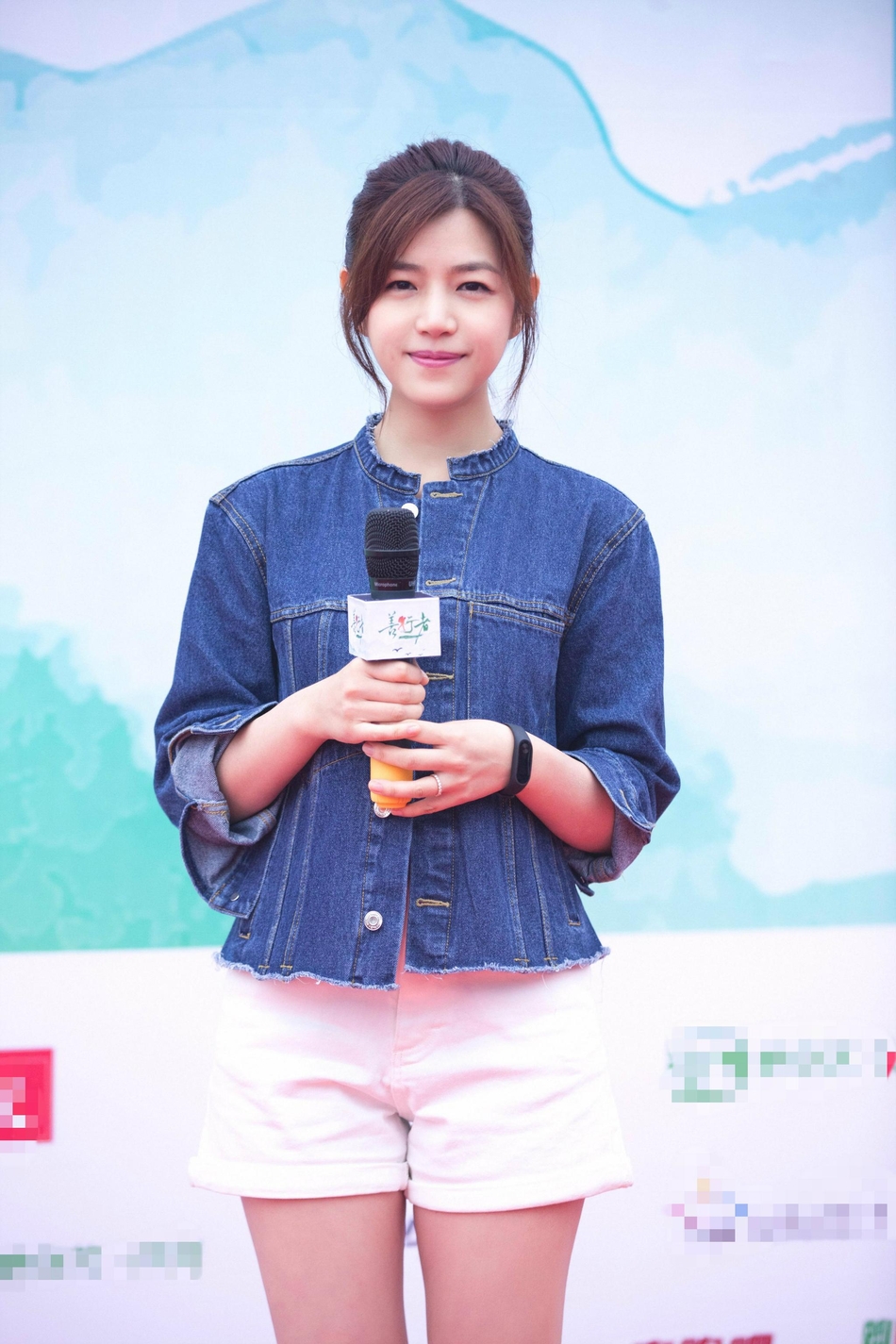 组图:陈妍希任善行者形象大使 气质清新甜美可人