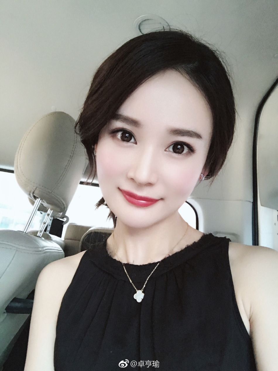 组图:杨幂替身卓亨瑜再晒美照 清纯水嫩超吸睛