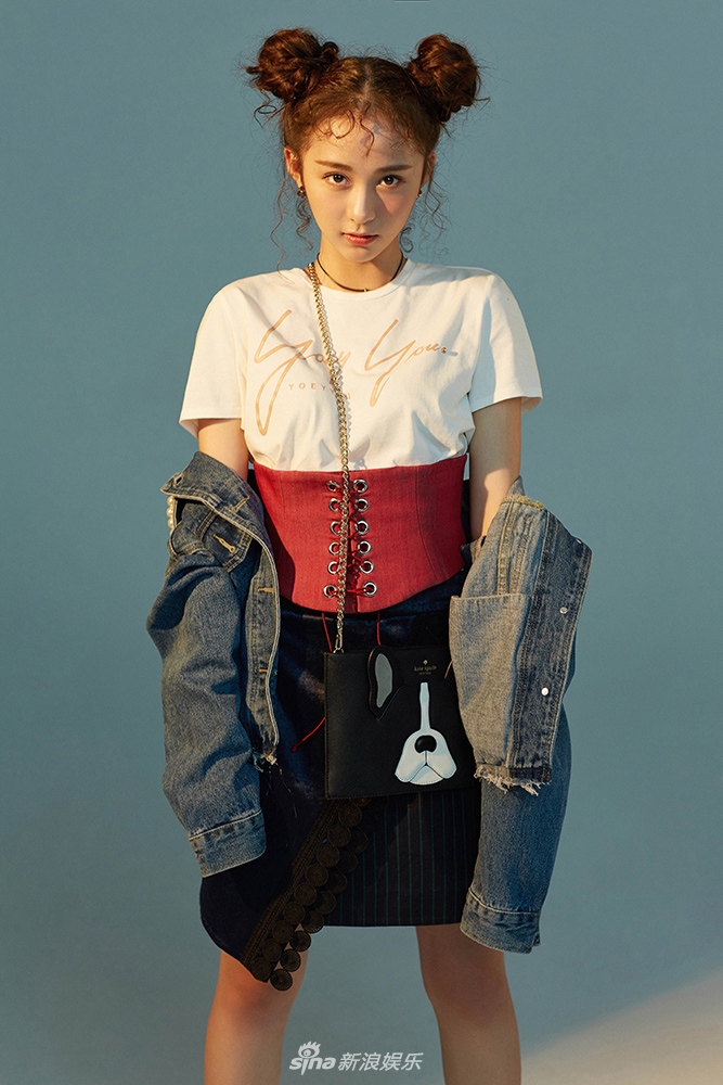 组图:宋欣佳怡更名宋奕星 曝光时尚写真诠释初秋潮搭