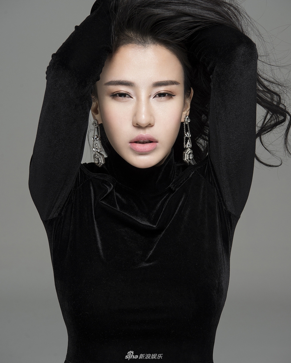 组图:天使or魔鬼?母其弥雅双面style魅惑感十足