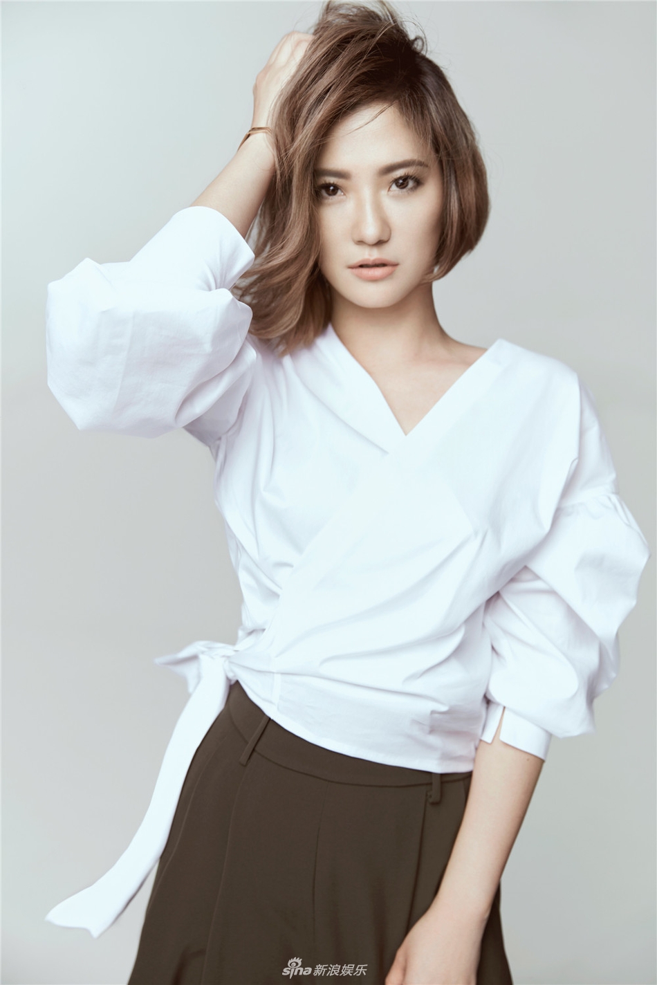 组图:于小惠最新写真曝光 "最美制片"尽显百变魅力