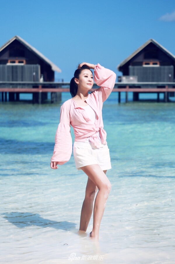 苗圃海边写真曝光 逆龄活力无惧岁月流逝