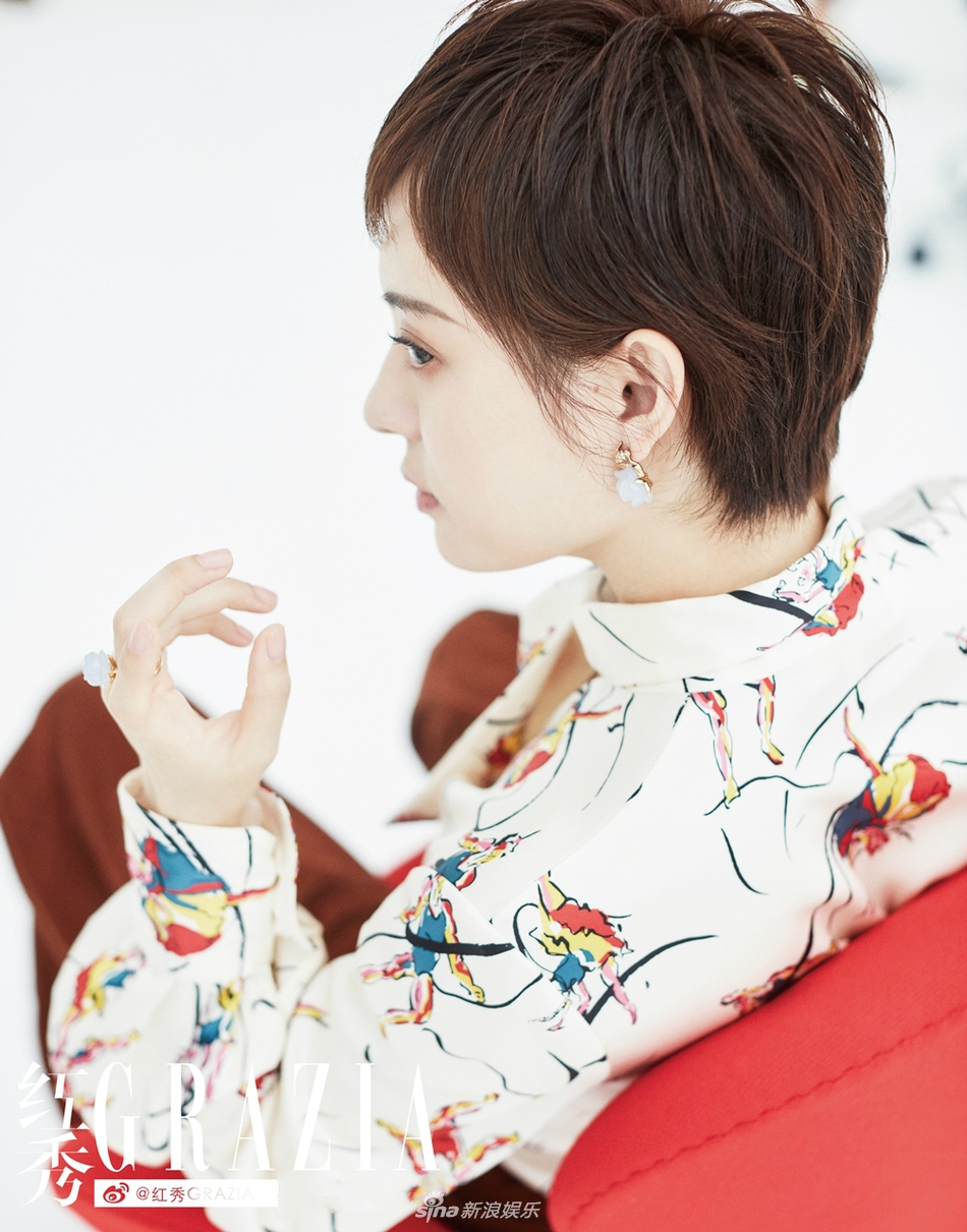 组图:孙俪时尚大片风格百变 纯粹眼神玩转初秋复古风