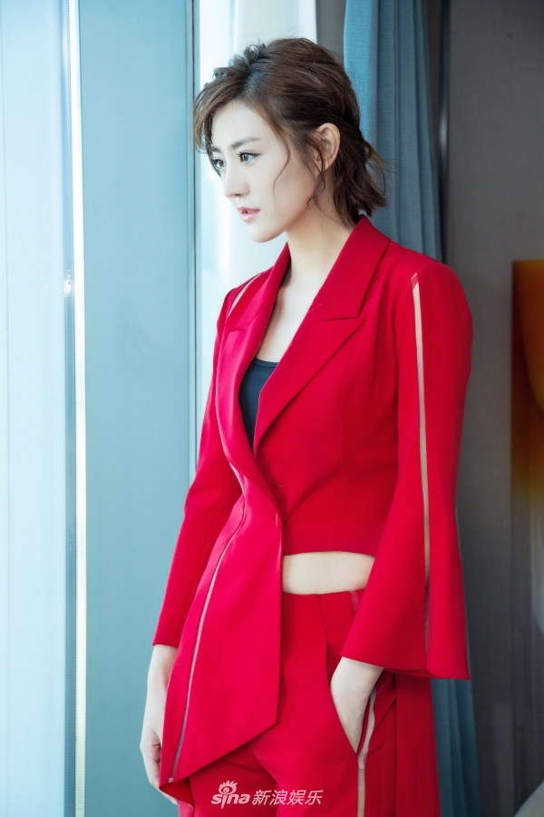 组图:演员牟星助阵红毯活动 大长腿实力吸睛_高清图集_新浪网