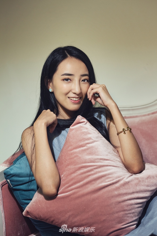 组图:元气少女曲凌子写真曝光 娇俏少女悠然之约