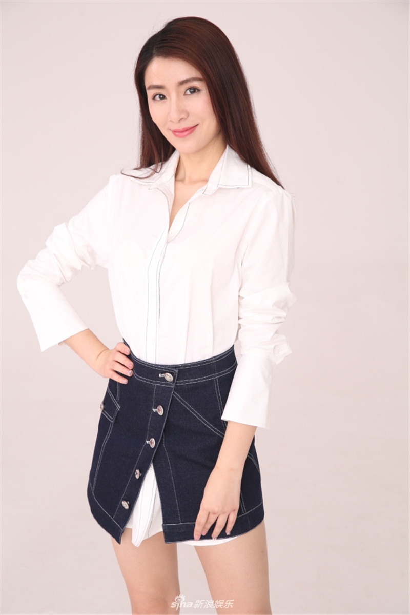 组图:刘庭羽曝光美腿写真 率性与优雅擦出新火花