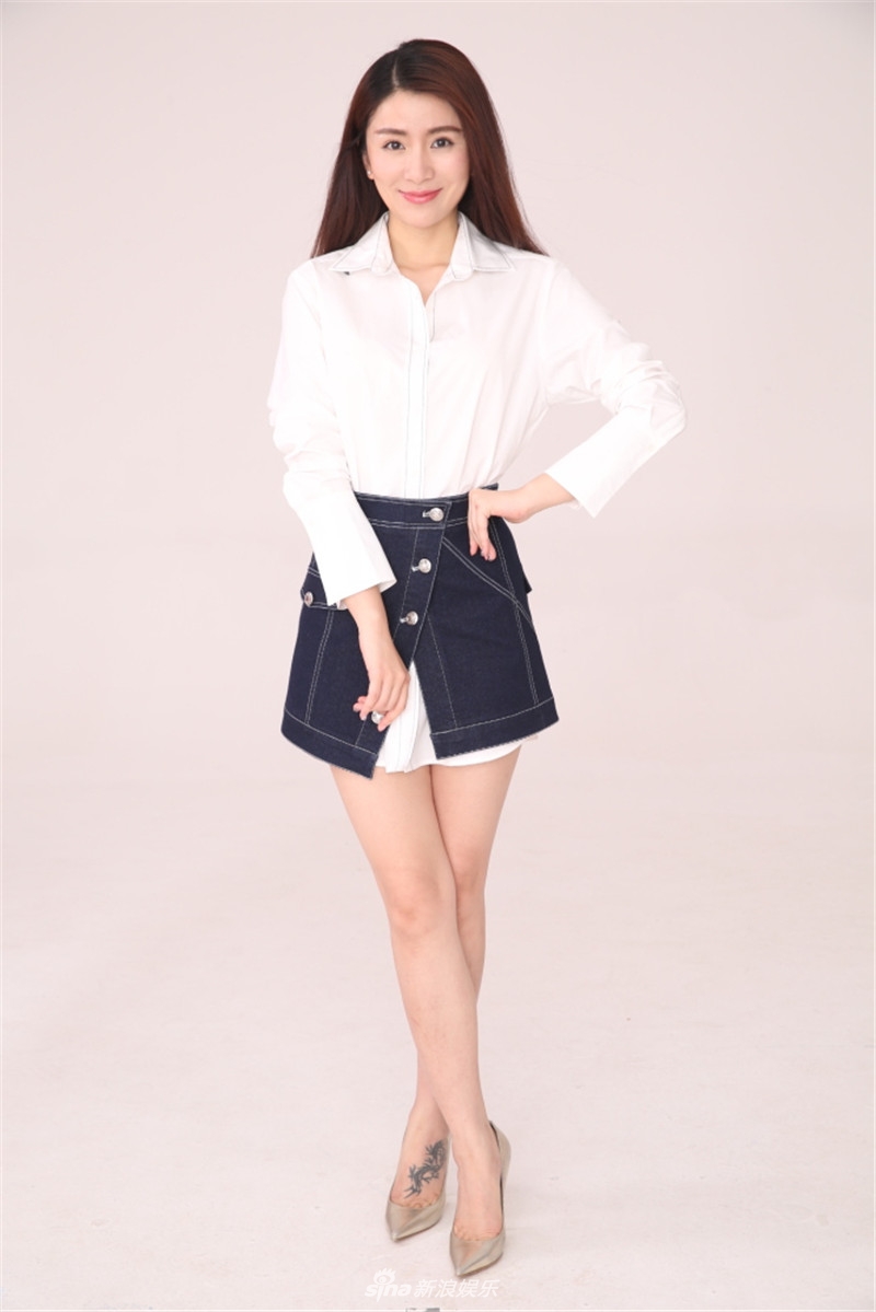 组图:刘庭羽曝光美腿写真 率性与优雅擦出新火花