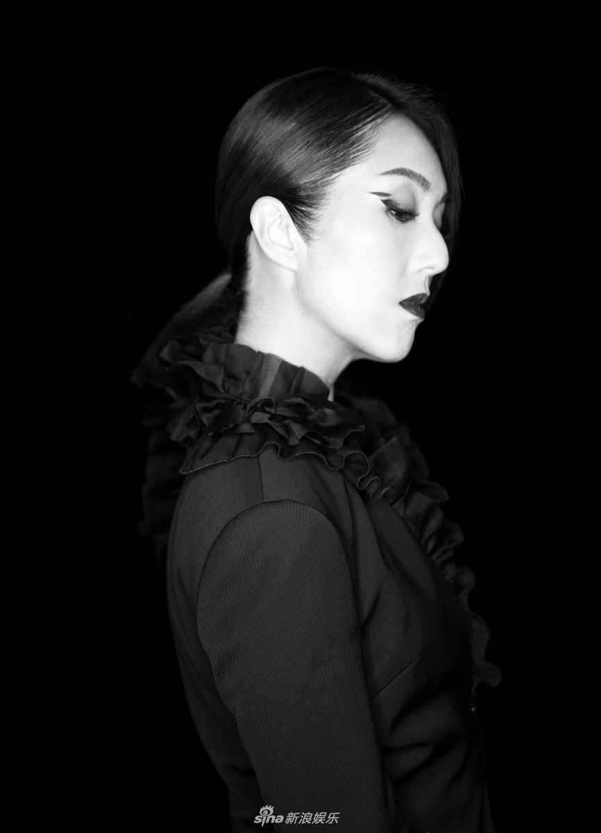 杨千嬅别致眼妆吸睛 魅惑冷艳酷感十足