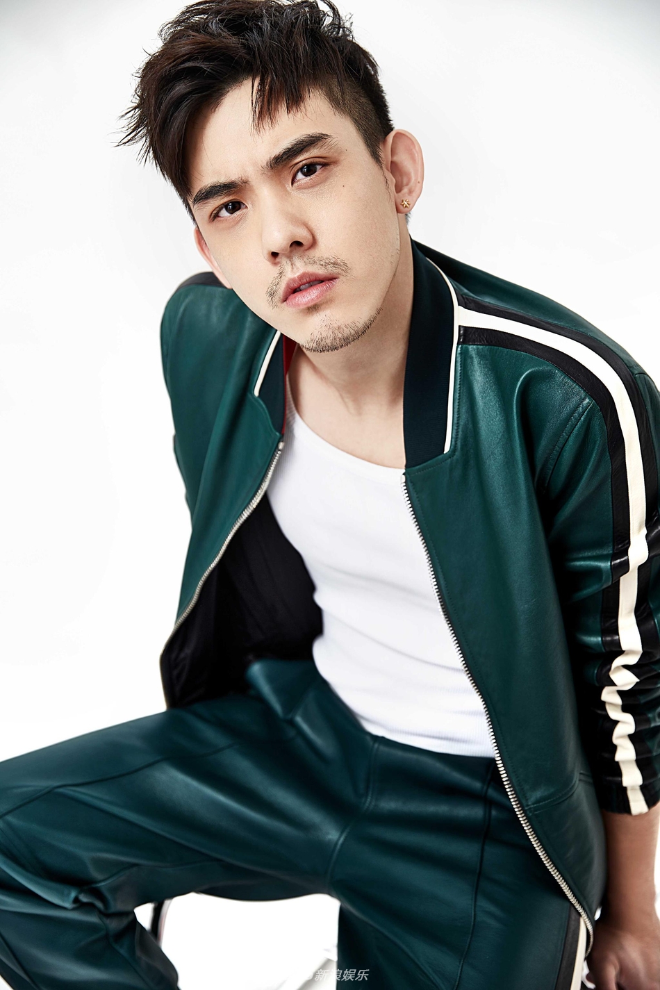 组图:蔡振廷曝运动写真 潮范儿十足展露迷人笑容_高清图集_新浪网