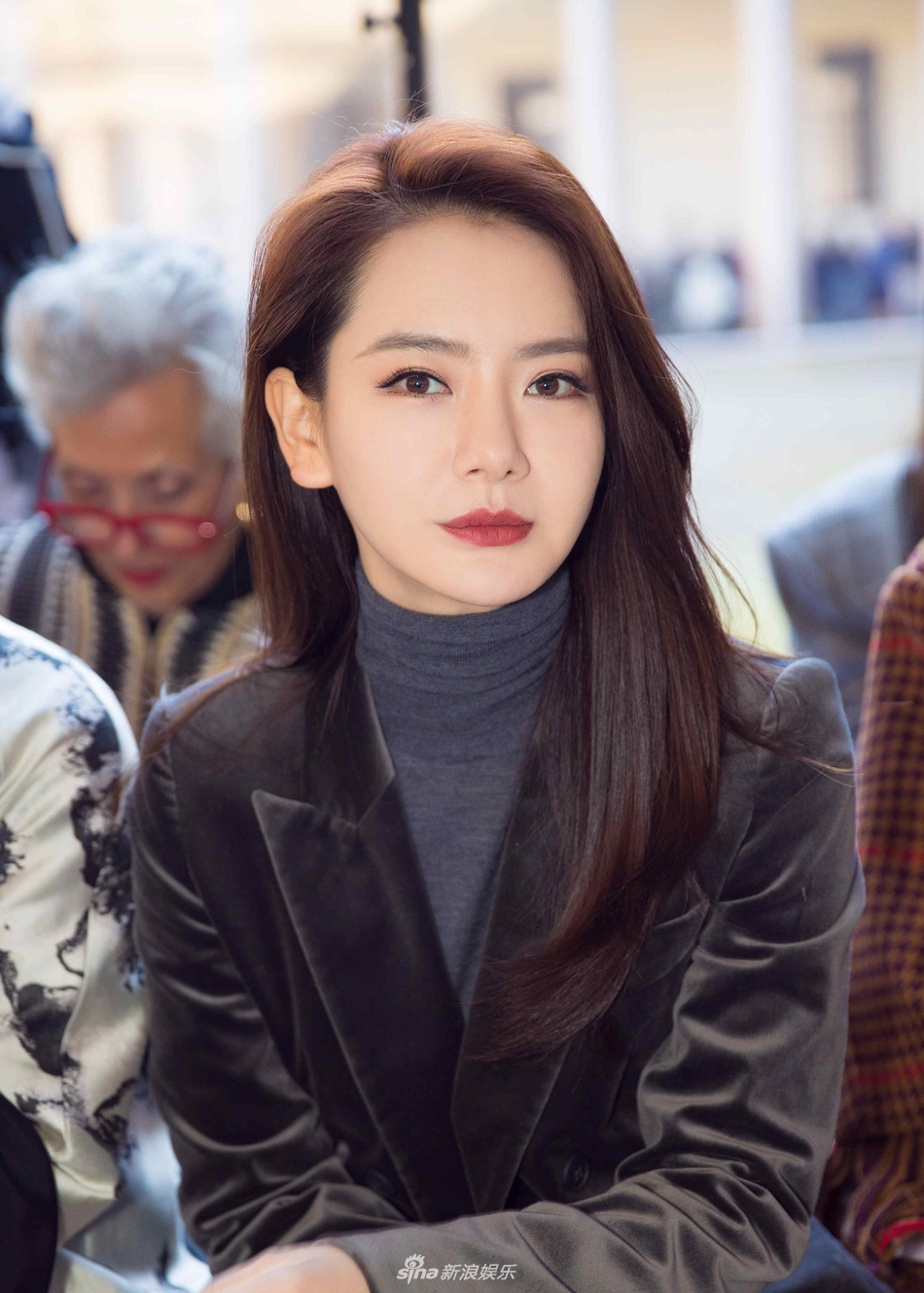 组图:戚薇亮相米兰时装周 西装女王帅气温柔_高清图集_新浪网