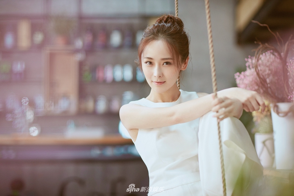 李曼清丽气质写真大片曝光 眼神清澈纯净十足