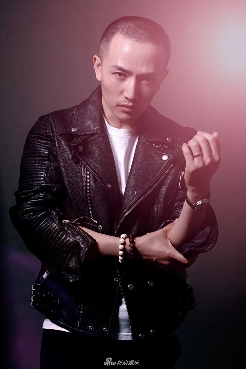 组图:许诺曝秋季写真大片 戏外解锁"时尚硬汉"