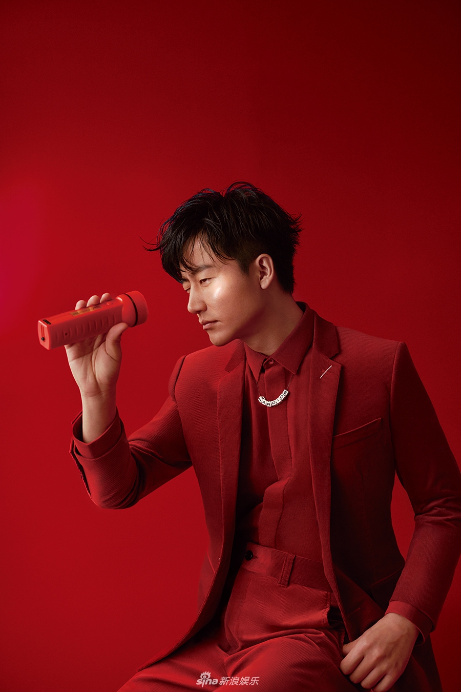 组图:黄轩雅痞范登封面 畅想被点燃的十年