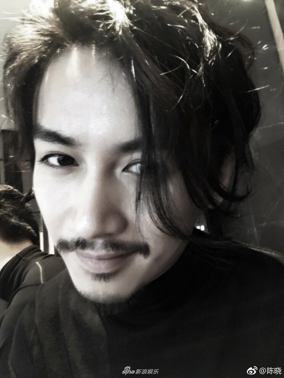 组图蓄胡子的沈星移长这样陈晓深夜晒自拍性感魅惑