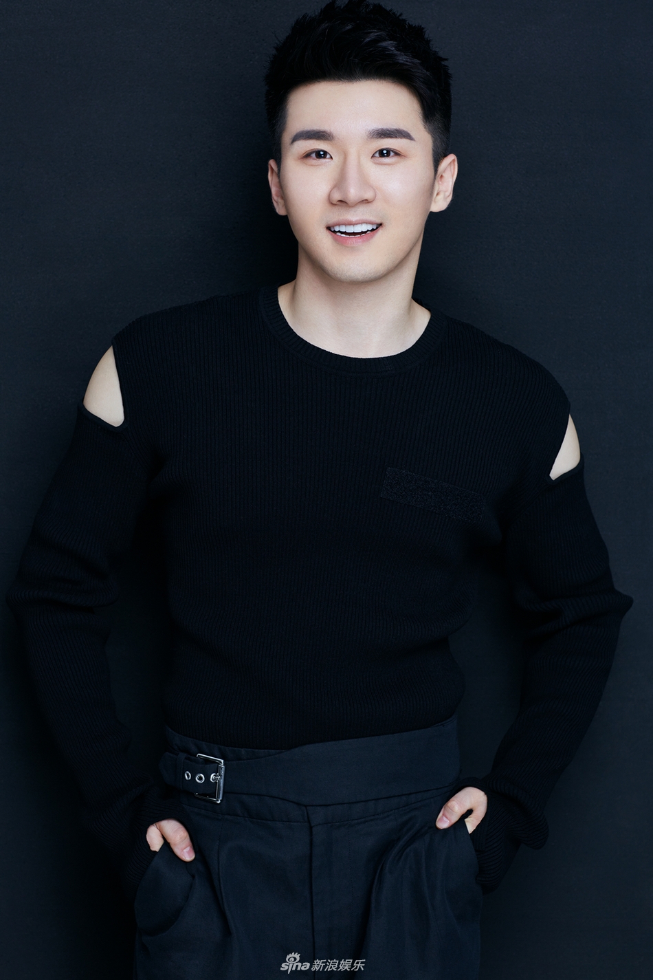 组图:曾虹畅最新黑白大片 英伦时尚风炸屏_高清图集_新浪网